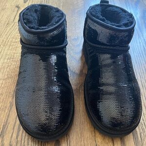 Classic Ultra Mini Mirror Ball in Black Sequin. Size 8. Worn once.